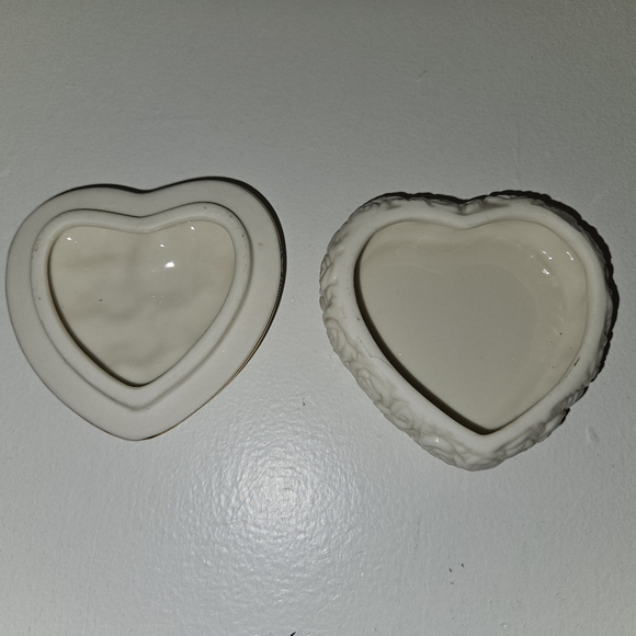 Vintage Rose Detailed Heart Box - Picture 6 of 10